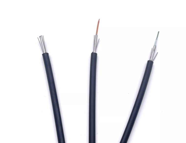 Cabo de fibra óptica aérea de 12 fibras GYXTW G652D / SM 1500N para comunicação de telecomunicações