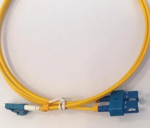 Bota curto amarela do cabo de remendo da fibra ótica do SC LC EM VOLTA de DX