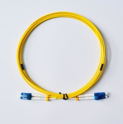 Cabo de remendo Singlemode LC/UPC frente e verso do PVC LSZH da trança de G657A a LC/UPC